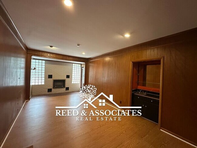 Foto del edificio - Spacious 3-Bedrooms in White Station Schoo...