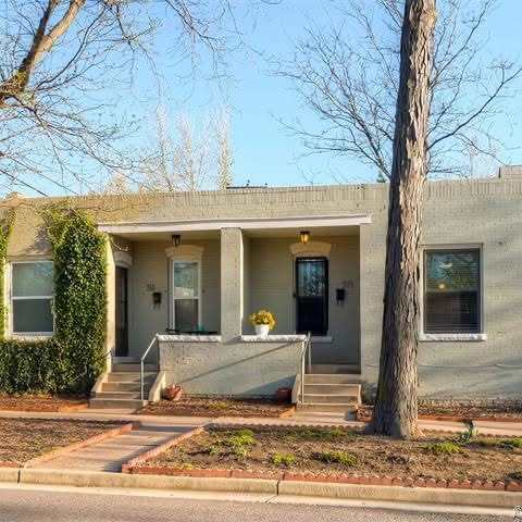 Primary Photo - 914 E Iowa Ave