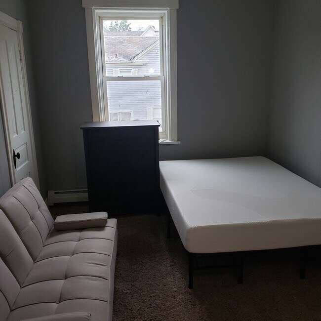 Bedroom 1 - 207 S Robinson Ave