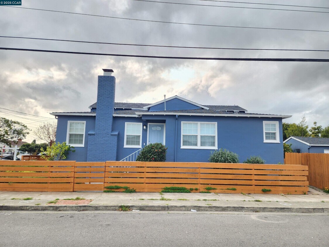 Foto principal - 2387 Humphrey Ave