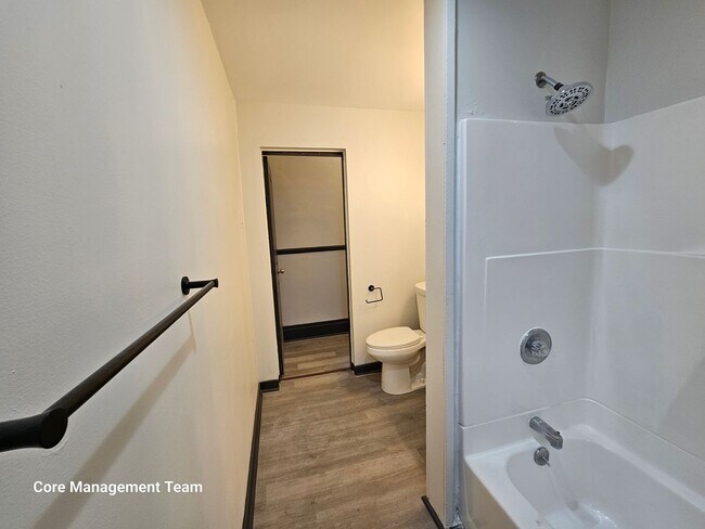 Building Photo - Newly updates 3 bedroom 1 bath apartment f...