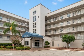 Building Photo - 8700 Ridgewood Ave