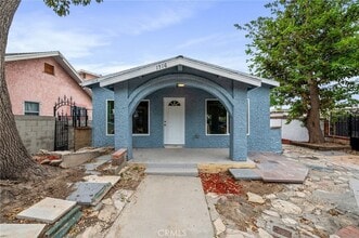 Building Photo - 1516 E Young St