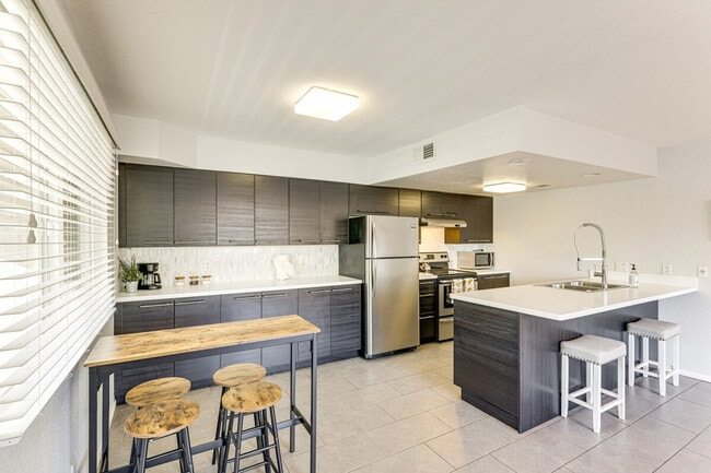 Foto del edificio - 1015 N Granite Reef Rd