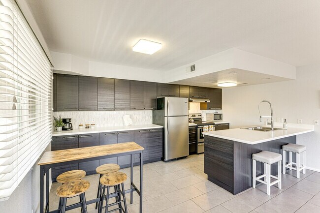 Building Photo - 1015 N Granite Reef Rd