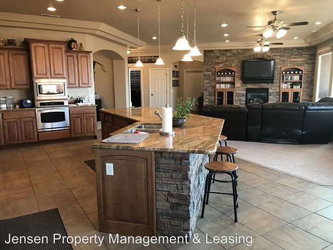 Building Photo - 1627 N Palo Verde Dr