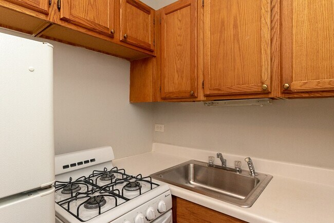 Building Photo - 457 W Melrose St