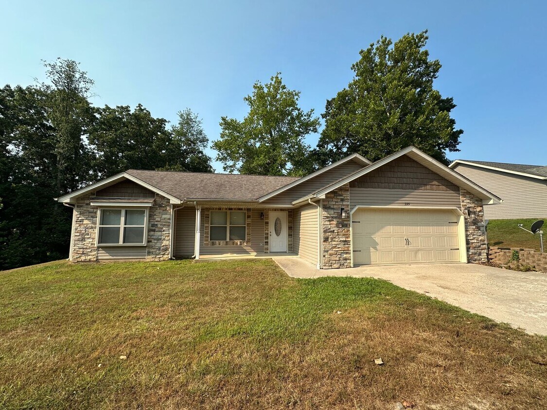 Foto principal - 4 Bed 2 Bath FOR RENT in Waynesville