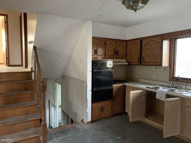 Building Photo - 3 br, 2 bath House - 4555 W 58th St