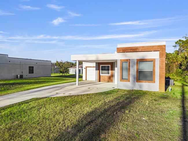 Photo - 622 Windermere Dr House