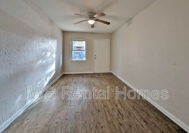 Building Photo - 1057 Glencarin St