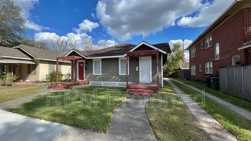 Primary Photo - 1006 Studewood St