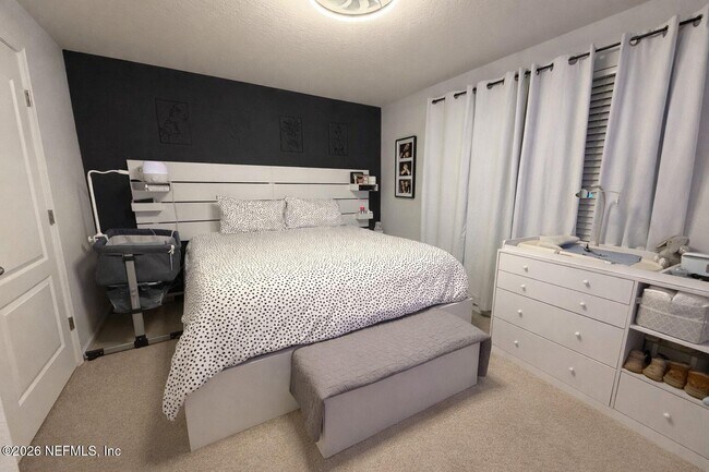 Foto del edificio - 896 Rotary Rd