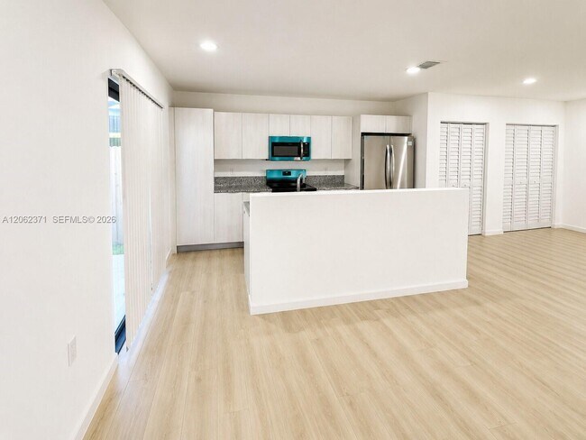 Foto del edificio - 552 NW 7th St