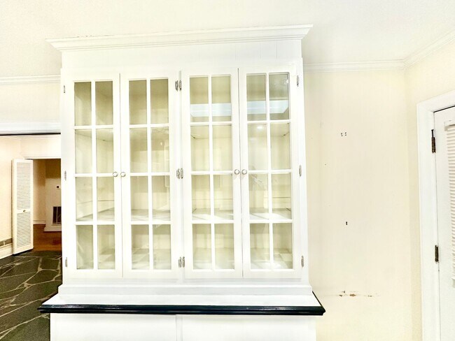 Building Photo - 952 Hawthorne Ln