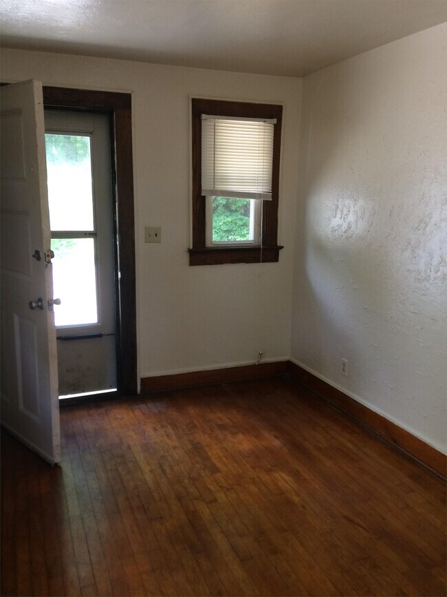 Building Photo - 10 Suncrest Ct