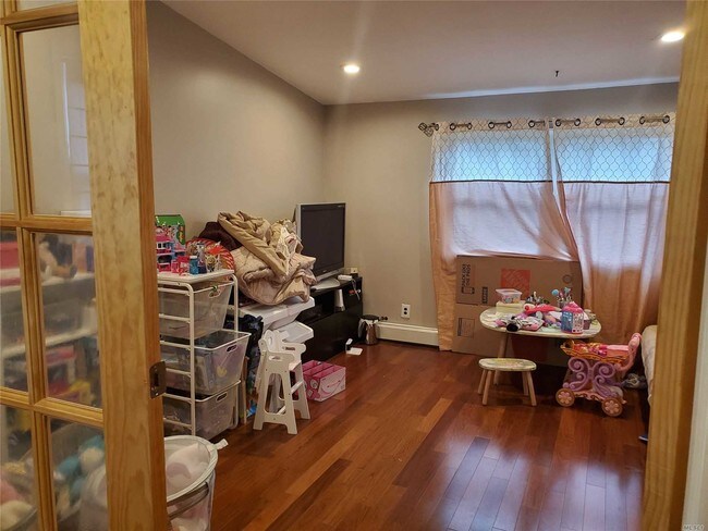 Building Photo - 63 Carnation Rd