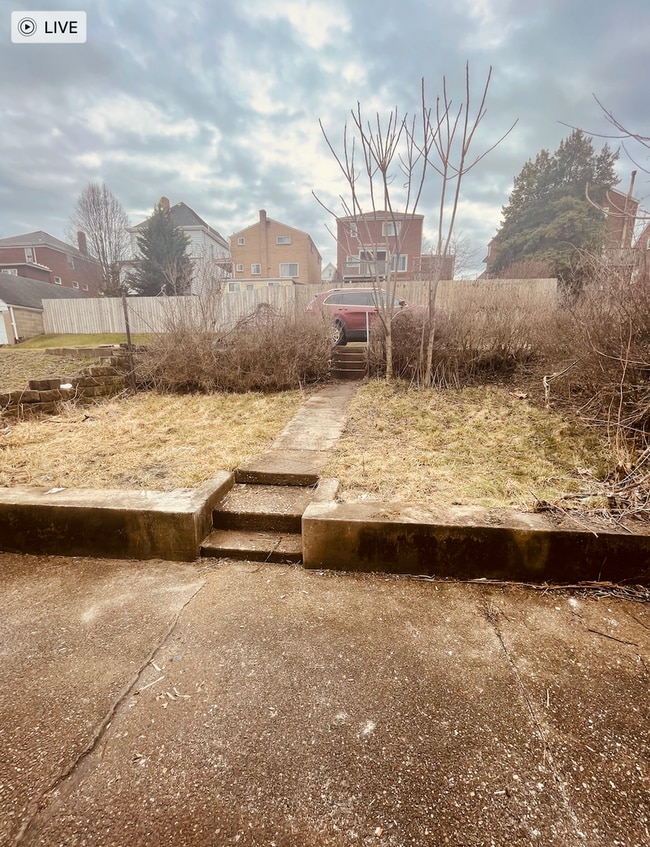 Building Photo - 3 Bed 1 Bath Munhall Pa