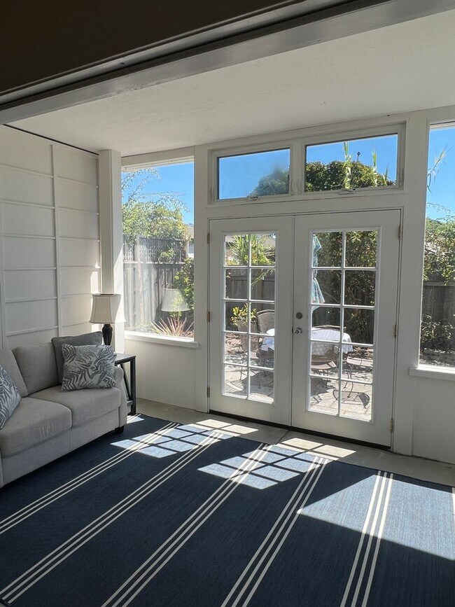 Foto del edificio - Charming 1-Bedroom ADU with Modern Ameniti...