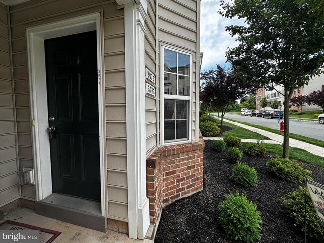 Building Photo - 3073 Goshen Dr