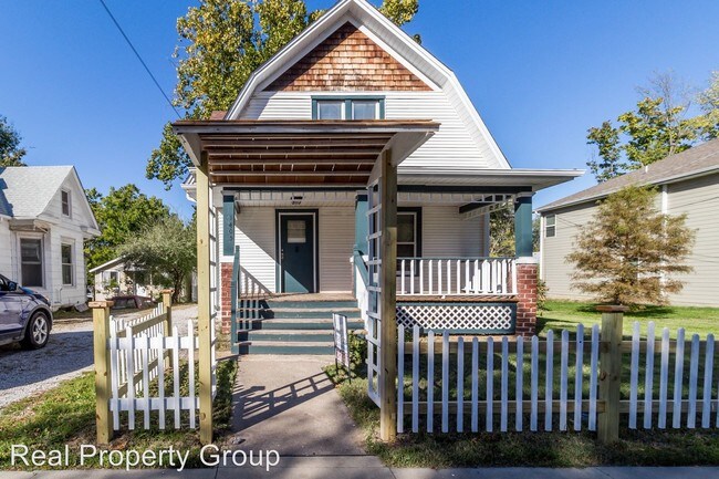 Building Photo - 4 br, 2 bath Apartment - 1405 Windsor