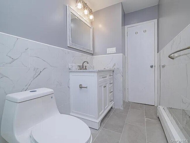 Foto del edificio - 220 Benson Ave