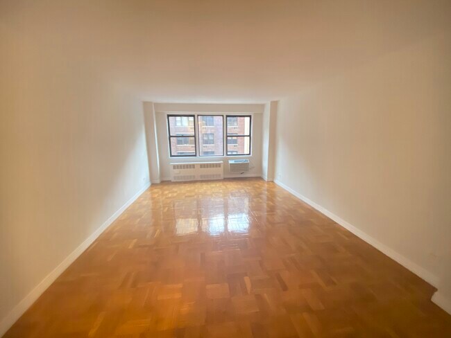 Building Photo - 135 3rd Ave