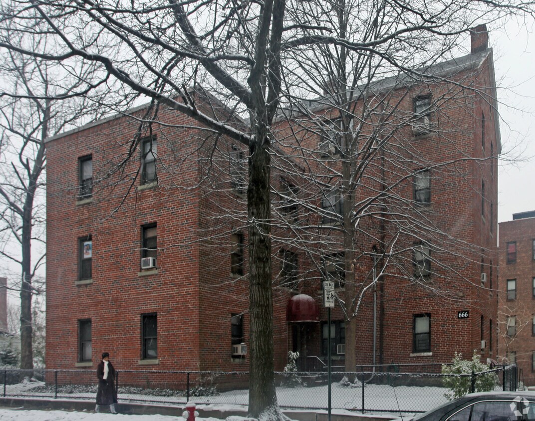Building Photo - 666-670 N Terrace Ave