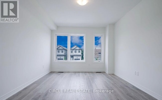 Photo du bâtiment - 38 Reid Ave N
