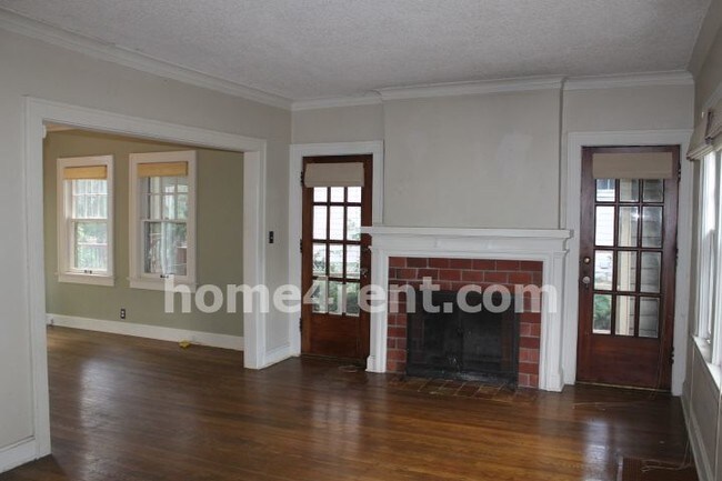 Building Photo - 5617 Kenwood Ave