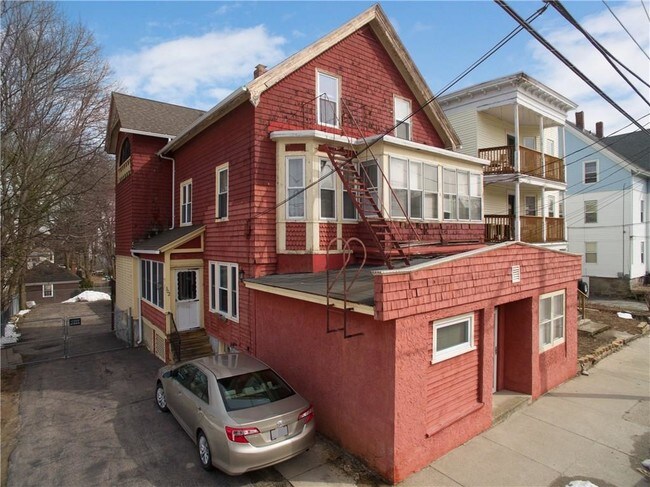 Building Photo - 302 Willow St