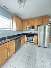 Building Photo - 7646 S Phillips Ave