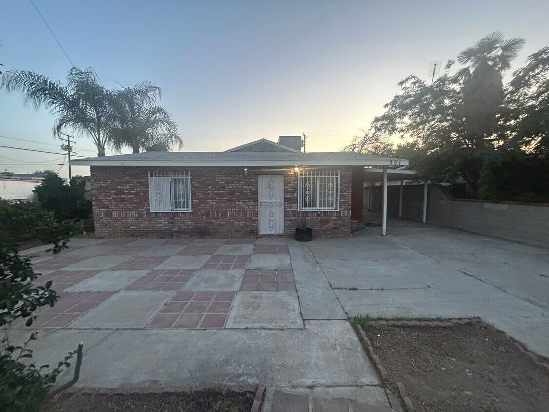 Foto principal - Spacious 3 bed/1 bath coming soon in McFar...