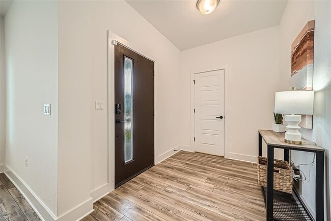 Building Photo - 9115 Looksee Ln