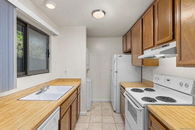Building Photo - 6725 Mission Gorge Rd