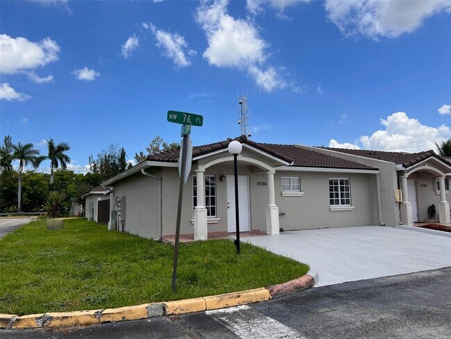 Foto del edificio - 18384 NW 76th Pl