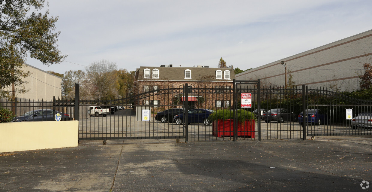 Building Photo - The Vieux Carre Condominiums