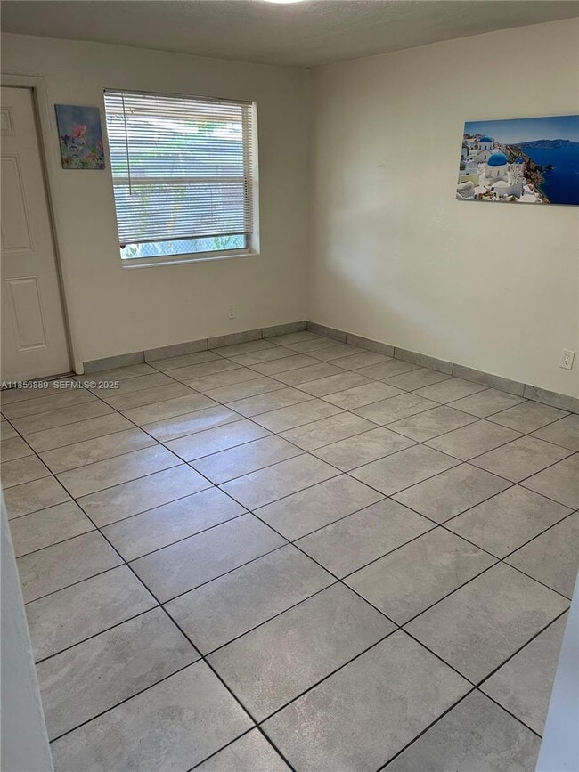 Foto del edificio - 2615 NW 13th Ct