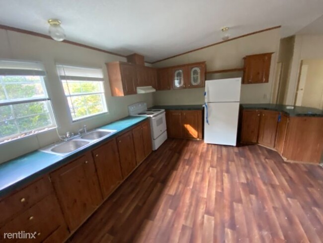 Building Photo - 3 br, 2 bath Mobile Home - 3913 Mayfield Dr