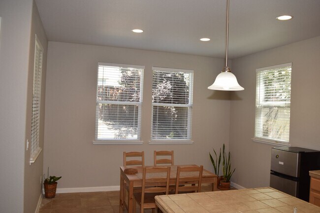 Foto del edificio - 904 Campfire Cir