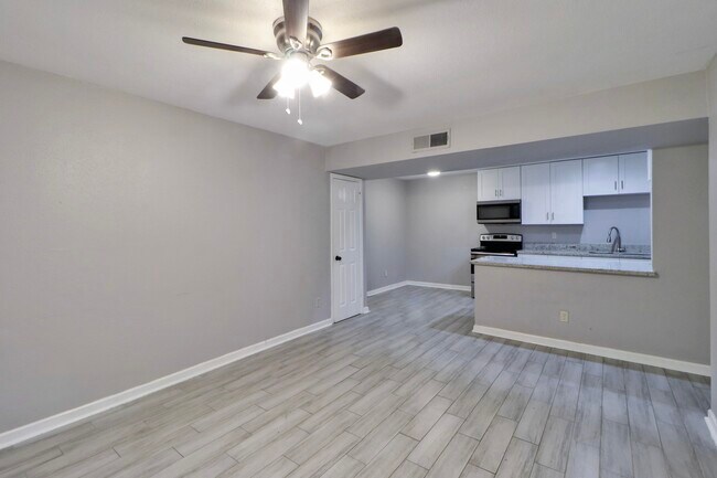 Building Photo - 5929 Queensloch Dr