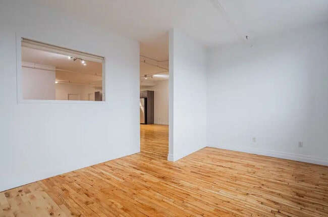 Building Photo - 3791 Rue Notre-Dame O