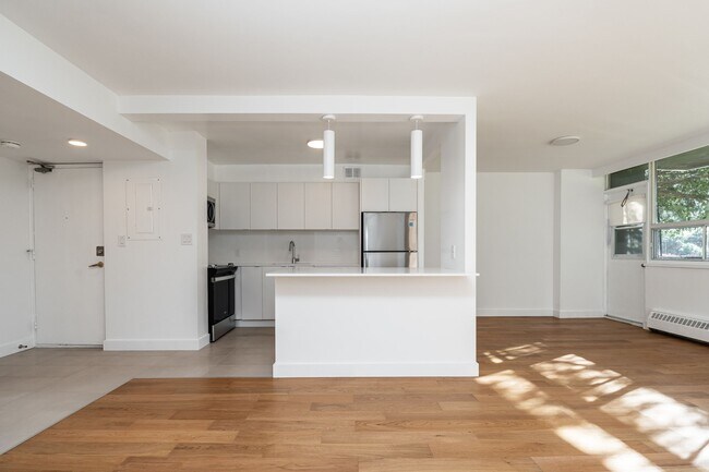 Building Photo - 265 Dixon Road