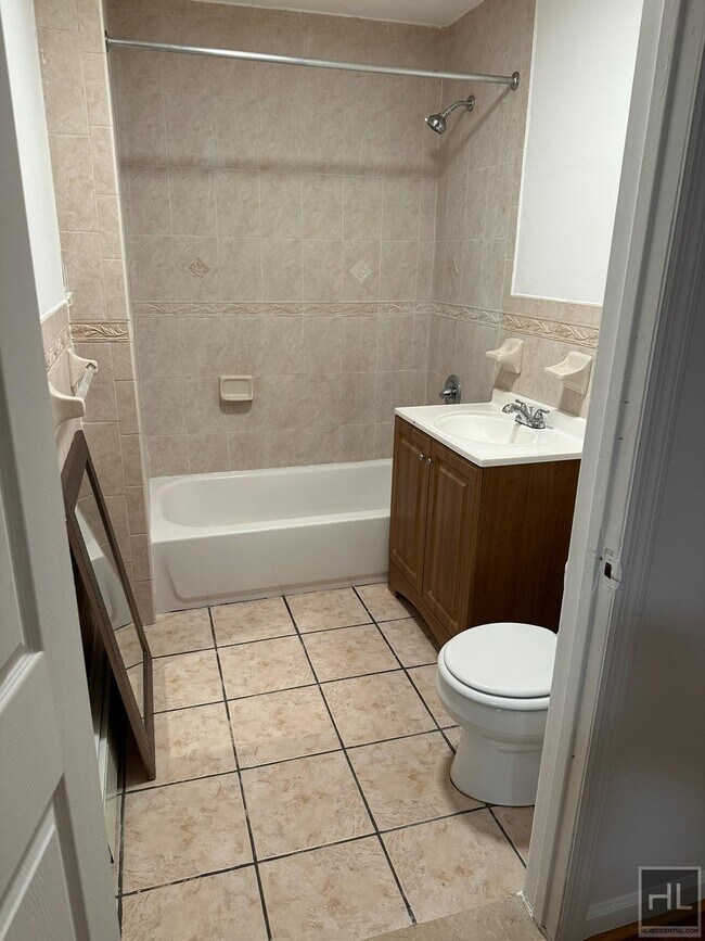 Building Photo - GUT RENOVATED 2 BEDROOMS 1850 PARK PLACE/ ...