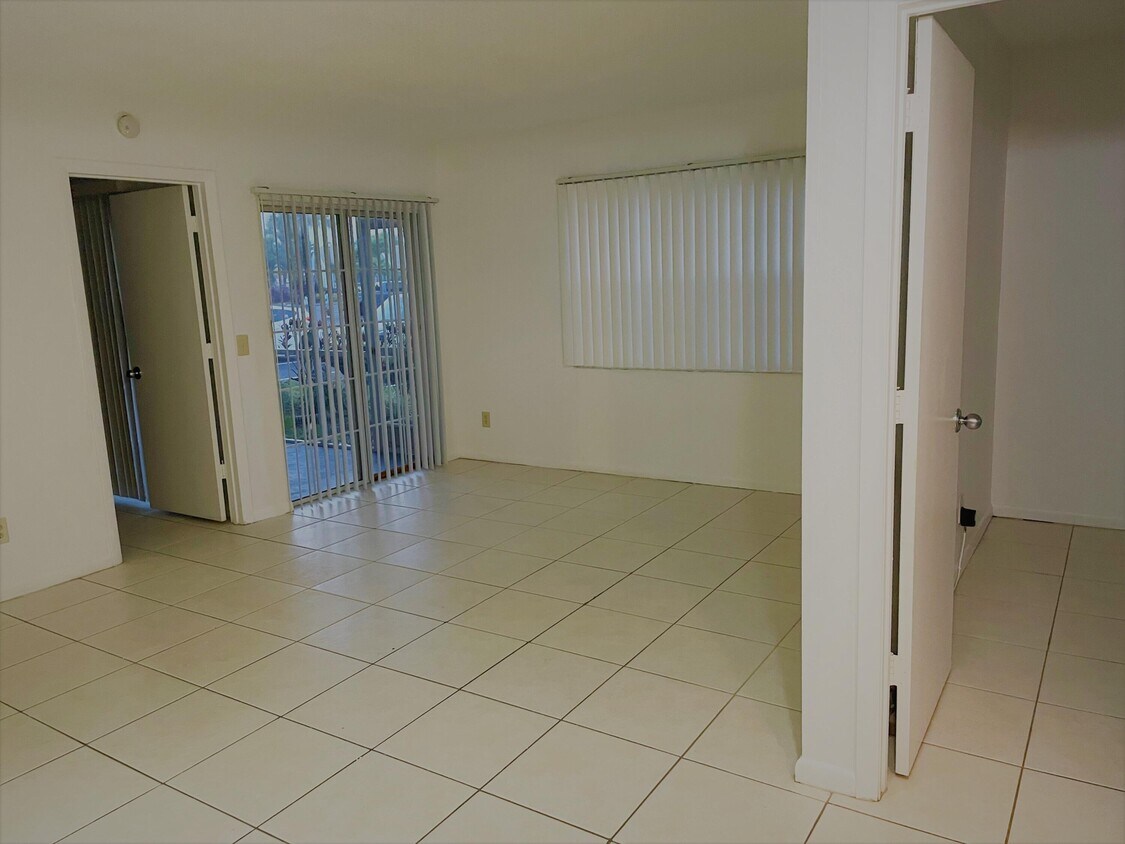 Primary Photo - 1672 SE Green Acres Cir