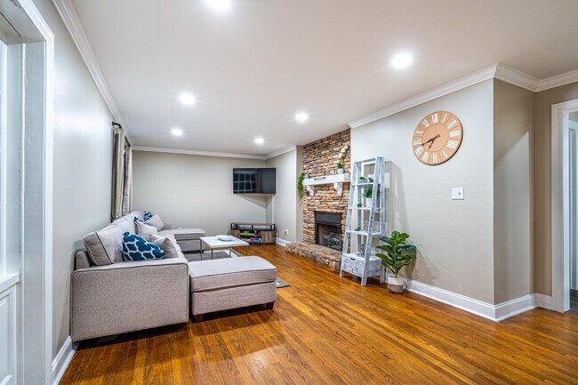 Foto del edificio - 2205 Rothmore Dr SW