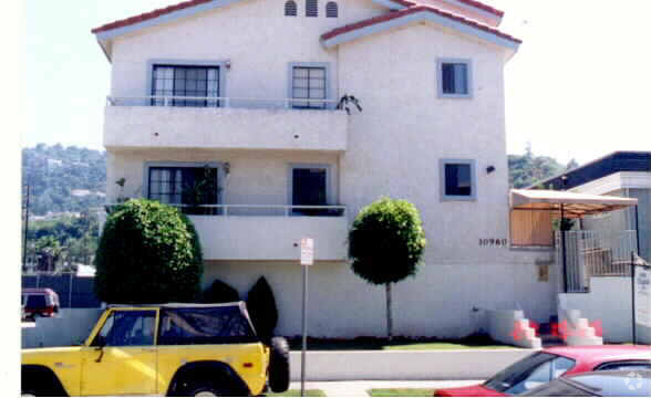 Primary Photo - 10958-10960 Bluffside Dr
