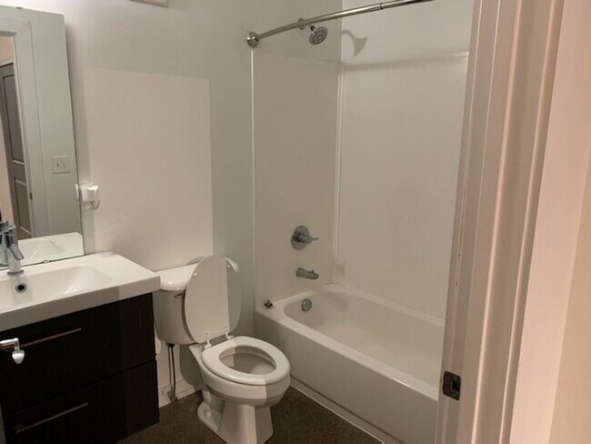 Building Photo - Dog Friendly Loft in Covington