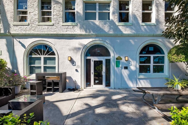 Building Photo - 802 Euclid Ave