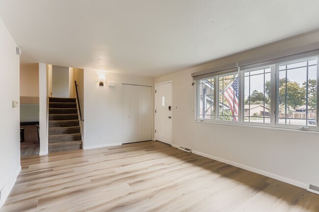 Foto del edificio - 577 Hilltop St